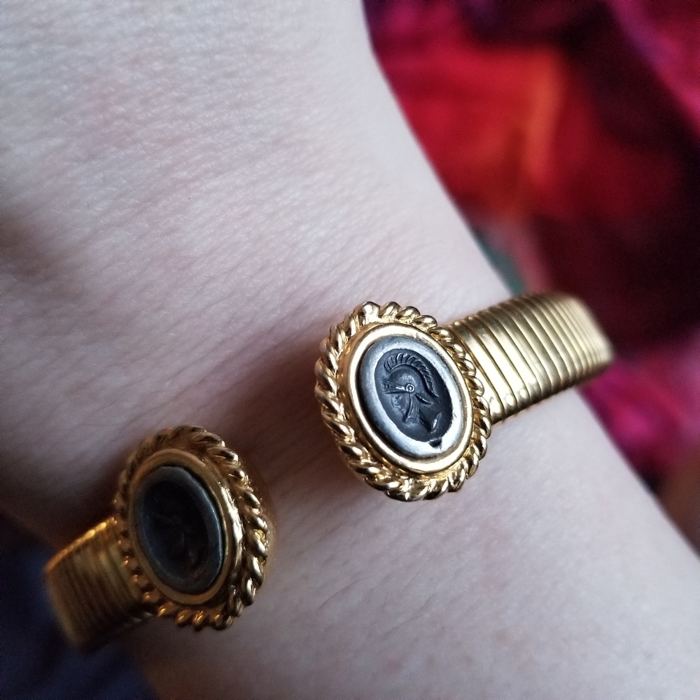 Relisted -Vintage Roman Soldiers bracelet gold tone cameo bangle cuff - Picture 2 of 14